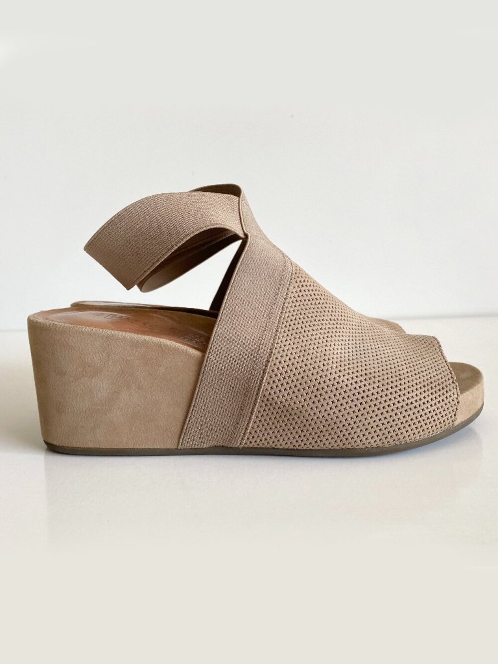 Gentle Souls Gianna 65 Elastic Perforated Wedge Sandals Size 8.5